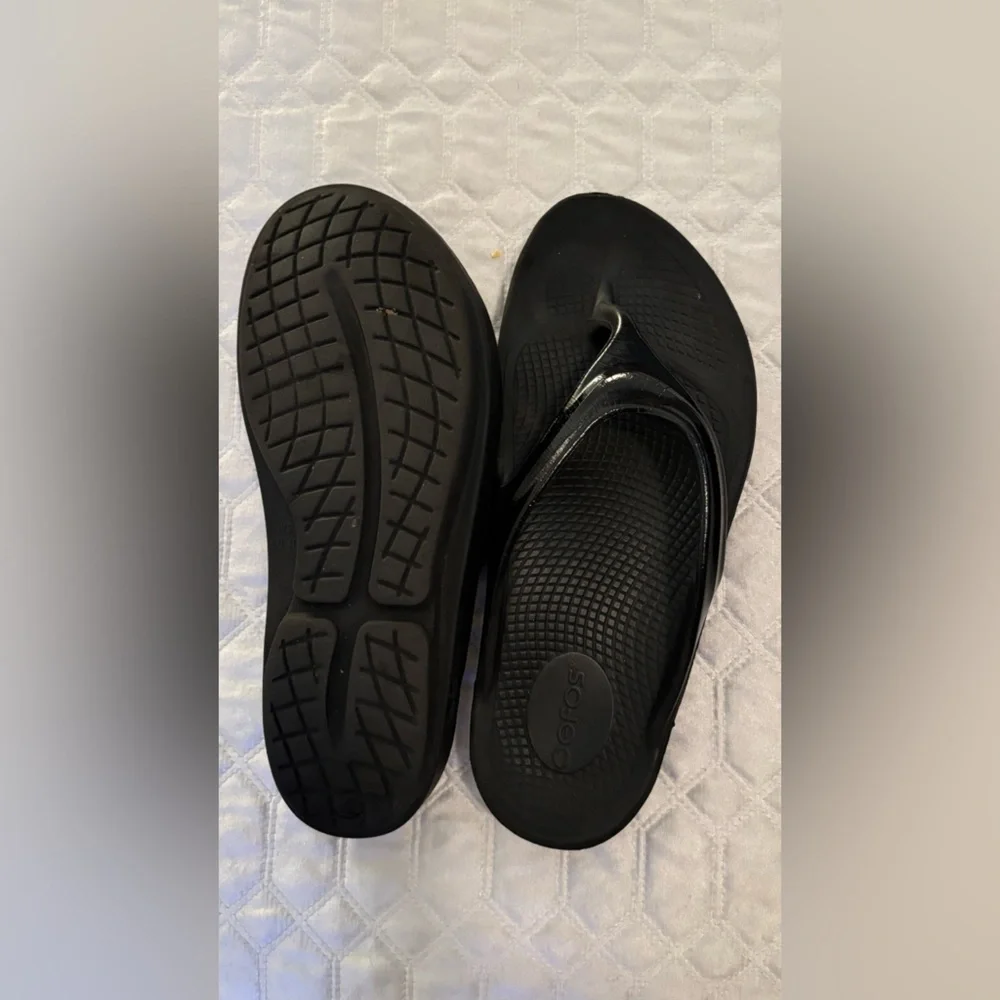 OOFOS Black Women's Flats & Loafers - Picture 3 of 4